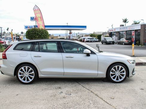 Used 2020 Volvo V60 T5 Momentum w/ Protection Package Premier image 7