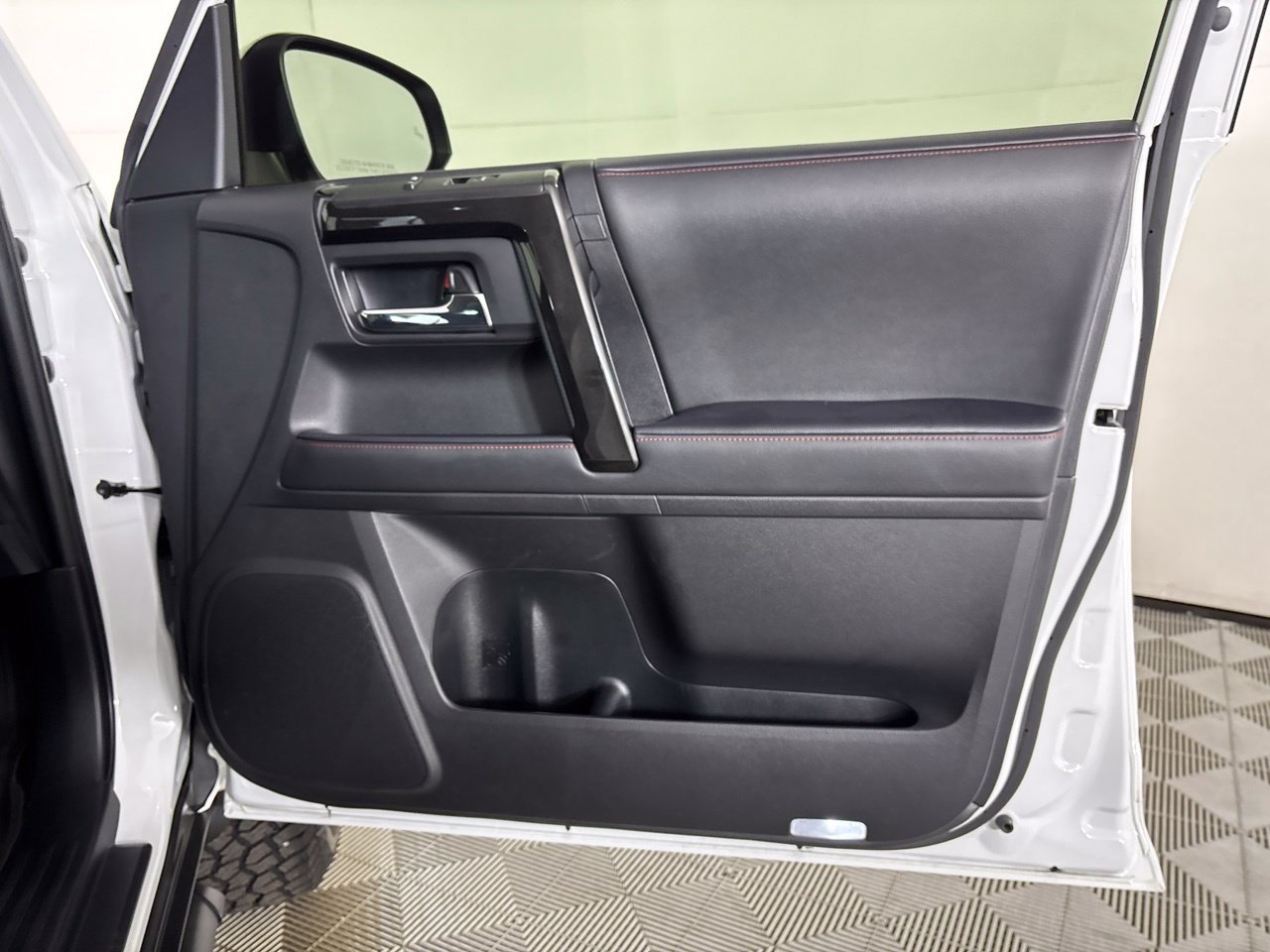 Used 2024 Toyota 4Runner TRD Off-Road Premium w/ Moonroof Package AWD/4WD image 31