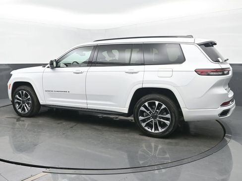 Used 2024 Jeep Grand Cherokee L Overland w/ Advanced Protech Group III AWD/4WD image 3