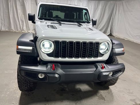 Used 2025 Jeep Wrangler Unlimited Rubicon AWD/4WD image 2