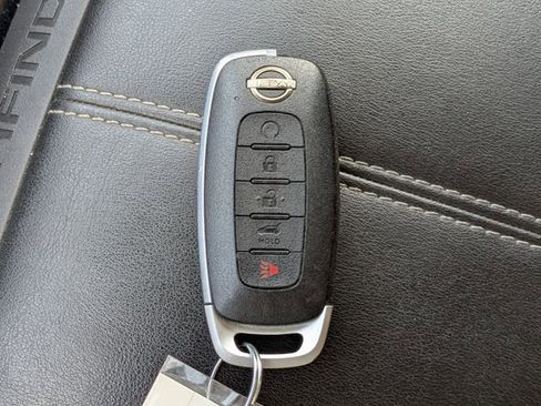 Used 2025 Nissan Pathfinder SV AWD/4WD image 31
