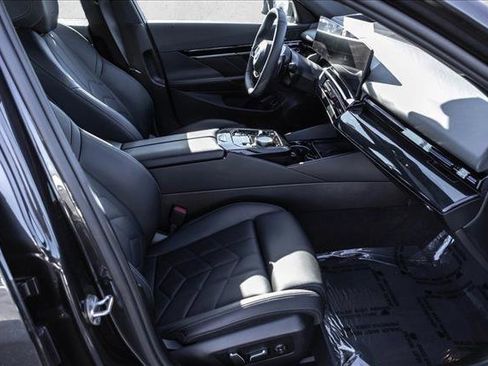 Used 2024 BMW 530i xDrive w/ Premium Package image 26