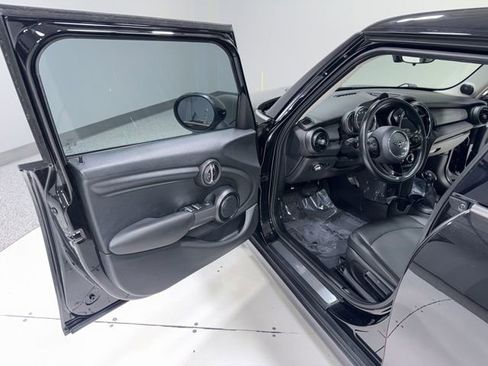 Used 2018 MINI Cooper 4-Door Hardtop w/ Premium Package FWD image 6