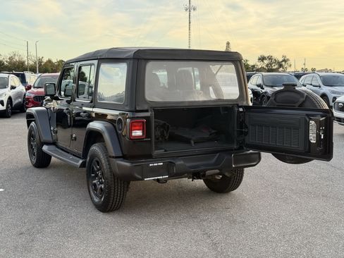 Used 2018 Jeep Wrangler Unlimited Sport image 13
