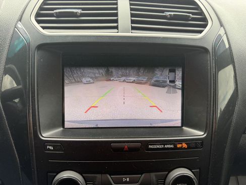 Used 2019 Ford Explorer XLT w/ Equipment Group 202A image 17