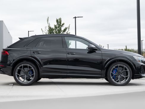 New 2026 Audi RS Q8 performance image 3