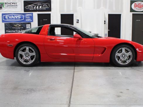 Used 1999 Chevrolet Corvette Coupe w/ Memory Pkg RWD image 29