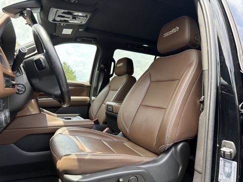 Used 2022 Chevrolet Suburban High Country AWD/4WD image 7