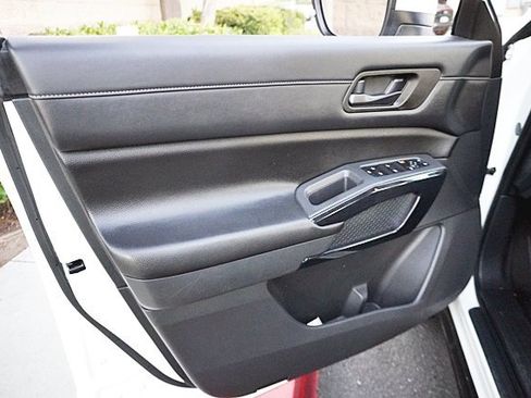 Used 2023 Nissan Pathfinder SV image 22