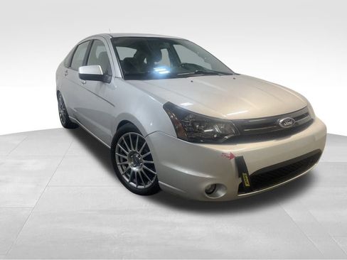 Used 2010 Ford Focus SES image 1