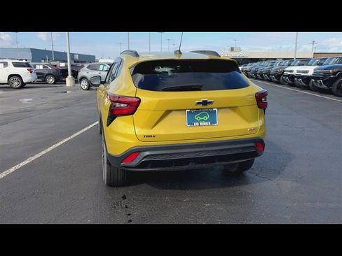 Certified 2025 Chevrolet Trax RS w/ Sunroof Package FWD image 7