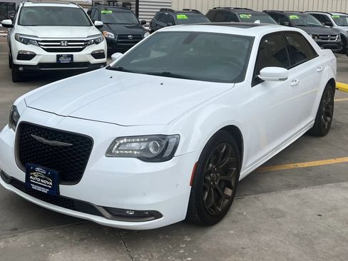 Used 2017 Chrysler 300 S w/ 300S Premium Group RWD image 6