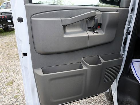 New 2026 Chevrolet Express 2500 w/ Driver Convenience Package RWD image 20