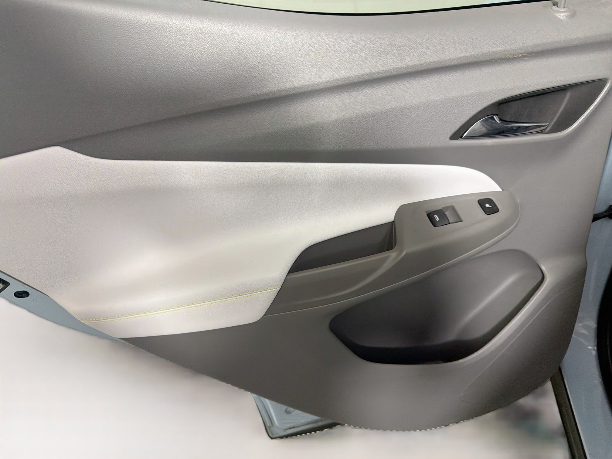 Used 2023 Chevrolet Bolt EUV Premier w/ Sun & Sound Package FWD image 25