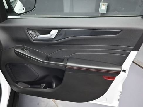Used 2023 Ford Escape ST-Line Select AWD/4WD image 32