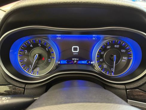 Used 2019 Chrysler 300 Limited RWD image 39