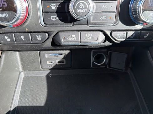 Used 2021 GMC Yukon SLT w/ SLT Premium Package image 16