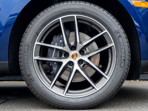 Certified 2025 Porsche Macan image 15