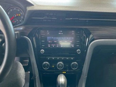 Used 2022 Volkswagen Passat 2.0T image 17