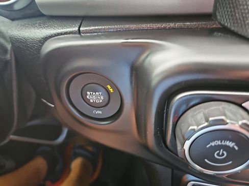 Used 2020 Jeep Gladiator Sport w/ Quick Order Package 24S AWD/4WD image 37