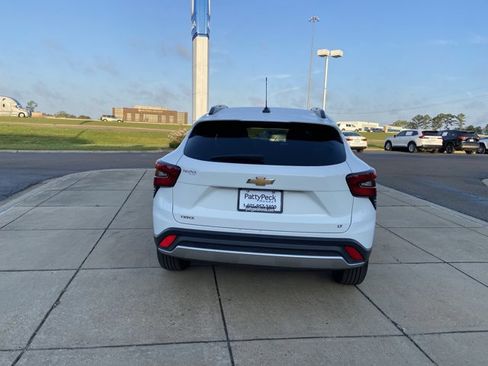 Used 2024 Chevrolet Trax LT image 10