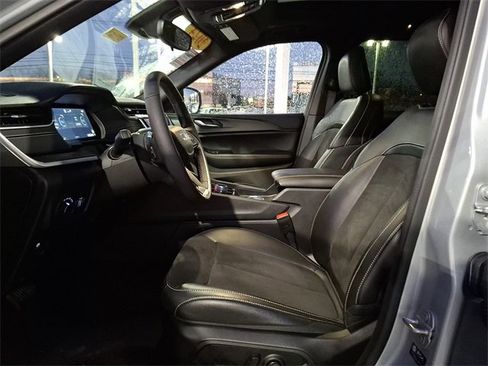 Used 2024 Jeep Grand Cherokee L Altitude image 19