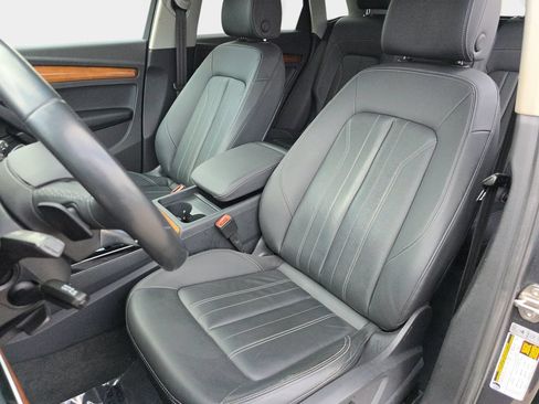 Used 2023 Audi Q5 2.0T Premium w/ Convenience Package AWD/4WD image 18