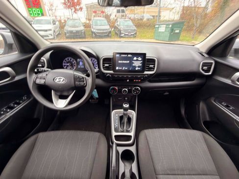 Used 2020 Hyundai Venue SE FWD image 11