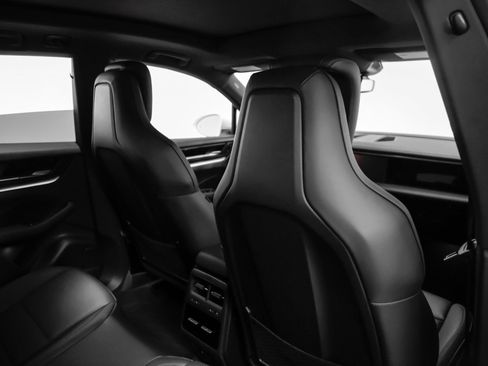 Certified 2025 Porsche Macan 4S Electric image 23