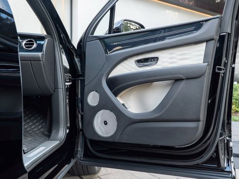 Used 2023 Bentley Bentayga Extended Wheelbase image 61