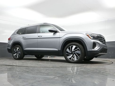 Used 2025 Volkswagen Atlas SEL AWD/4WD image 41