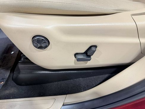 Used 2019 Jeep Grand Cherokee Laredo image 29