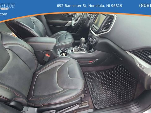 Used 2017 Jeep Cherokee Trailhawk image 19