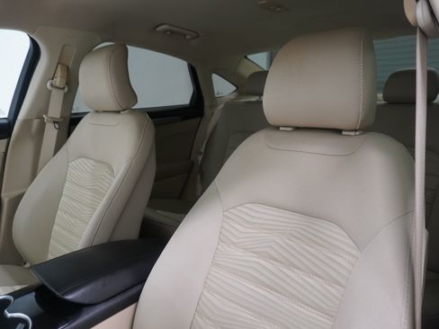 Used 2016 Ford Fusion SE FWD image 11