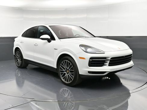 Certified 2022 Porsche Cayenne E-Hybrid Coupe AWD/4WD image 10