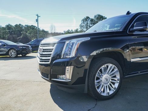 Used 2018 Cadillac Escalade Platinum image 27