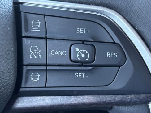 Used 2022 Jeep Grand Cherokee Limited 4xe image 27