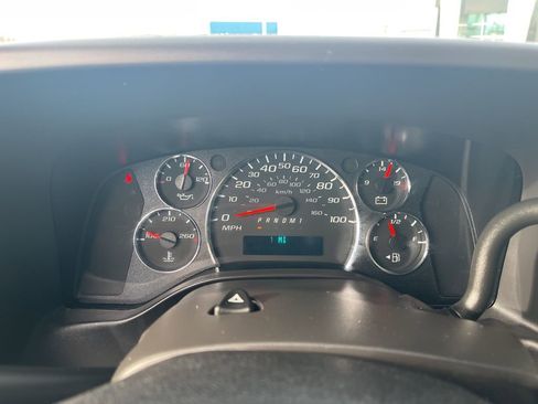 Used 2024 Chevrolet Express 2500 Work Van w/ Driver Convenience Package image 15