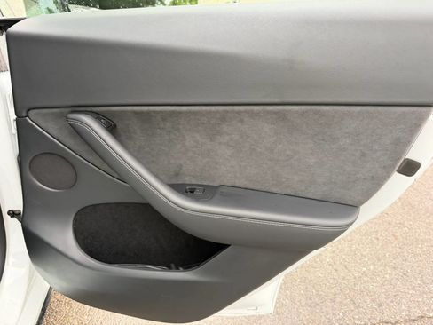 Used 2023 Tesla Model Y Long Range AWD/4WD image 32
