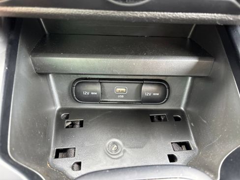 Used 2025 Kia Soul LX w/ LX Technology Package FWD image 40