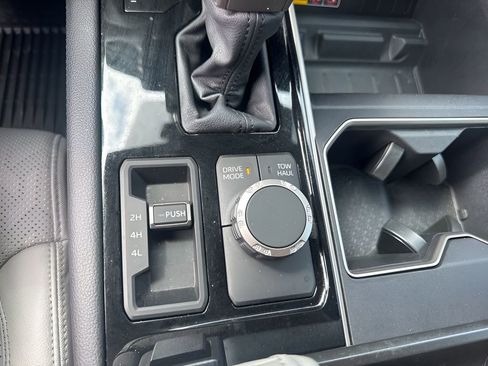 Used 2025 Toyota Tundra Limited AWD/4WD image 19