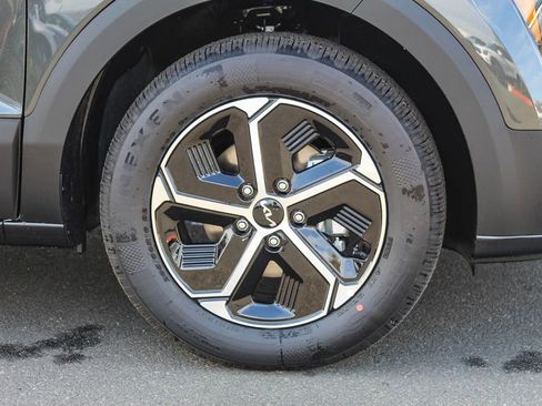 Certified 2025 Kia Niro EX FWD image 12