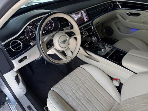 Used 2022 Bentley Flying Spur W12 image 2
