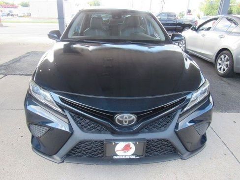 Used 2019 Toyota Camry SE FWD image 3