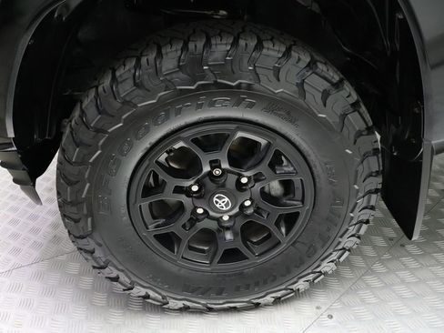 Certified 2020 Toyota Tacoma SR5 image 4