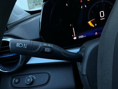 Used 2025 Chevrolet Trax LT image 34