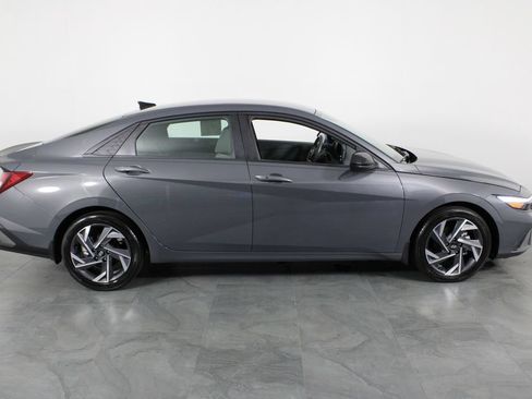 Certified 2025 Hyundai Elantra Sport FWD image 15