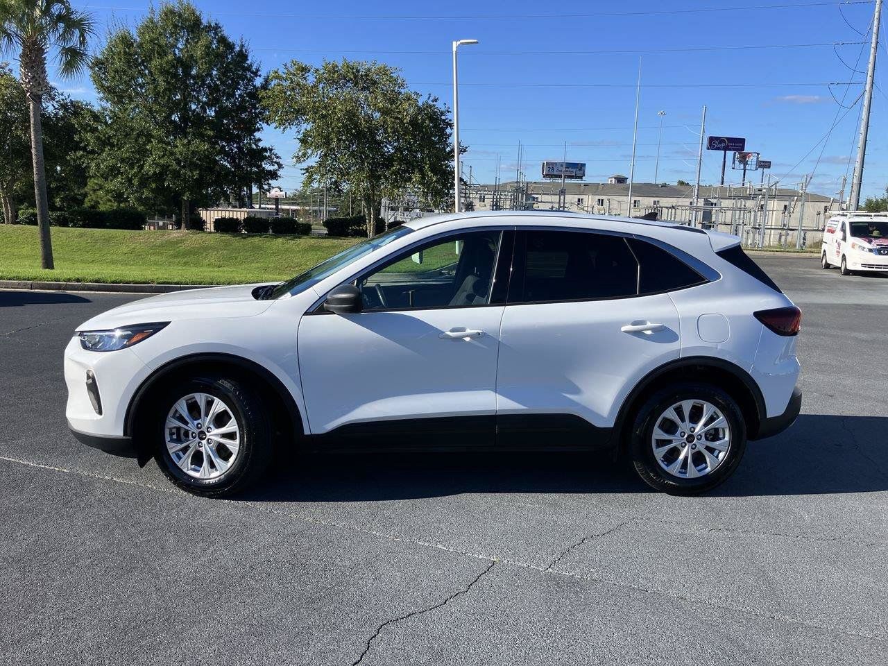 Used 2023 Ford Escape Active FWD image 2