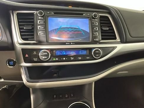 Used 2015 Toyota Highlander XLE AWD/4WD image 25