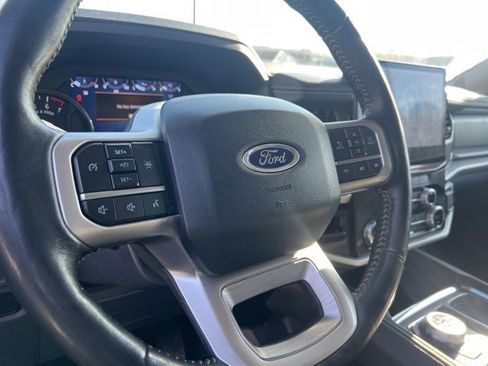 Used 2024 Ford Expedition XLT image 10